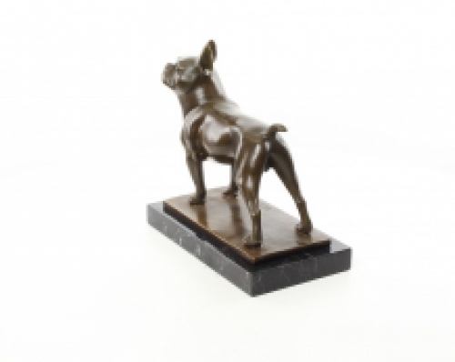 Een bronzen beeld/sculptuur van een franse bulldog