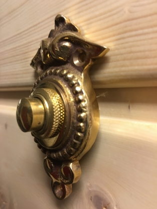 Classic doorbell - polished brass