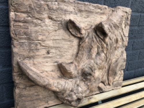 Wandornament woodlook met 3 D afbeelding van een neushoorn, polystone-wood..