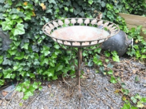 A great decoration piece for your garden, birdbath, made of metal