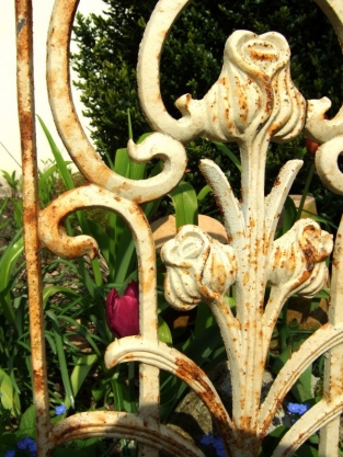 Metal decorative rack, art nouveau, rose rack as country decoration, wall rack tulip.