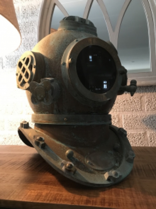 Robust diving helmet, made of iron - ''ANCHOR ENGINEERING 1921''