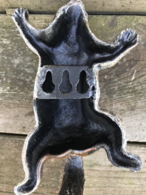 A climbing squirrel, coat rack-made of cast iron, wall decoration