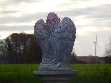 Schöner Engel auf Säule, voller Stein, ein echter Blickfang!