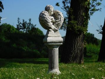 Engel mit Flügeln auf Sockel - 110 cm - Stein