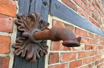 Gargoyle for Wall Fountain - Oak Leaf + Neptune - Cast iron - Rust