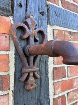 Gargoyle for Wall Fountain - Heart crown + Neptune - Cast iron