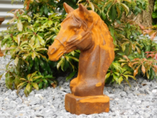 Cast iron sculpture of a horse head, very nice design!