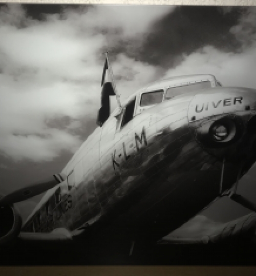 Kunst auf Glas des Flugzeugs: ''De UIVER'', niederländische Geschichte, wunderschön!