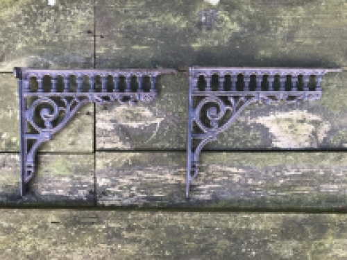 Set of antique sleek shelf supports, cast iron.