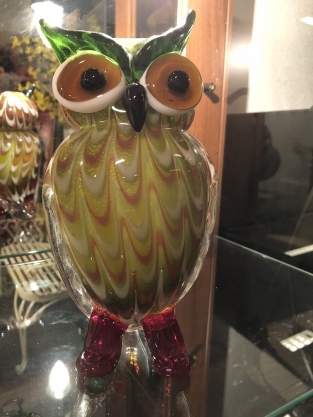 A wonderfully beautiful glass work of art, an Eagle Owl statue.