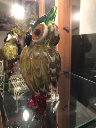 A wonderfully beautiful glass work of art, an Eagle Owl statue.