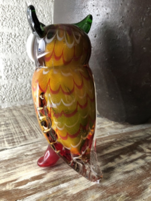 Beautiful glass owl, beautiful in color.