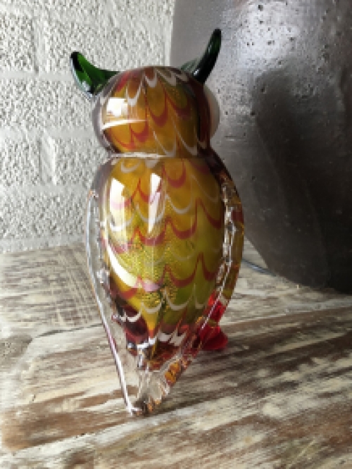 Beautiful glass owl, beautiful in color.