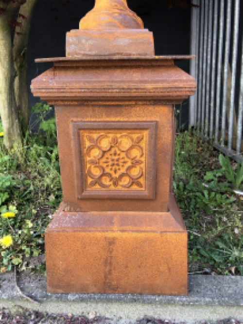 Large cast iron pedestal column, heavy and solid and great design!!
