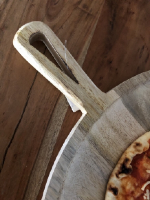 pizza tray with handle, rustic tray made of solid wood.