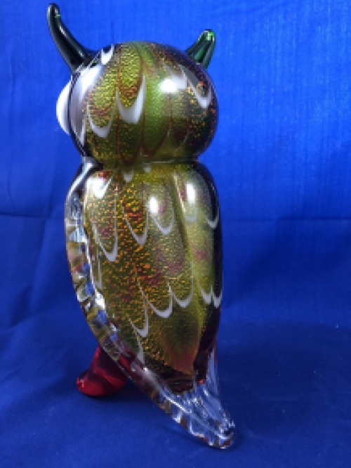 Beautiful glass owl, beautiful in color.