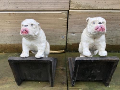 Boekensteunenset gietijzer met bull terriër honden gelakt.