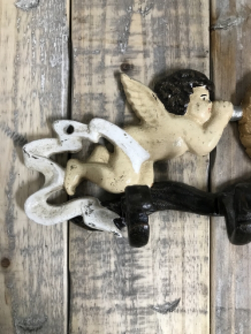 Coat rack with angel, in cast iron and in color