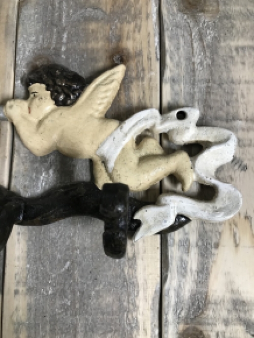 Coat rack with angel, in cast iron and in color