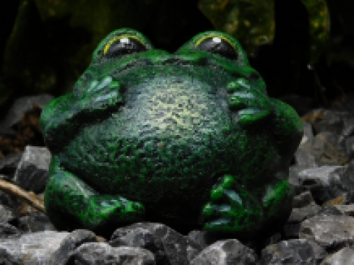 Statue of a frog, nice statue, green, for indoors and outdoors