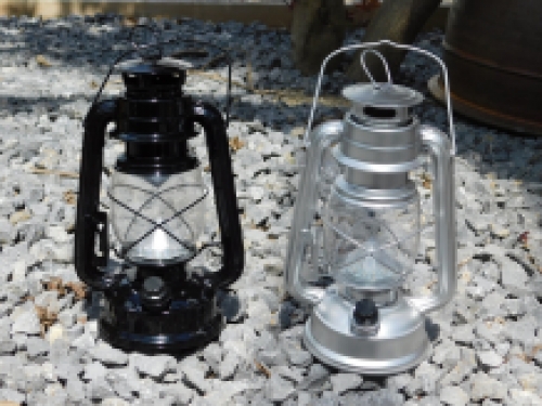 Antik aussehende Öl-Windlichtlampe Metall silber mit led Beleuchtung