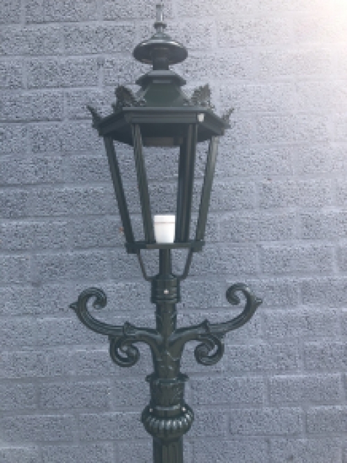 Outdoor lamp, lantern Amsterdam with ceramic fitting and glass, cast aluminum , 225 cm.