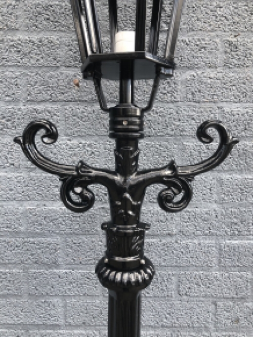 Buitenlamp, lantaarn Amsterdam met keramische fitting en glas, gegoten aluminium, 225 cm.