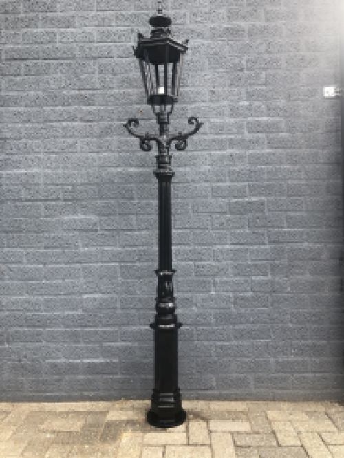 Buitenlamp, lantaarn Amsterdam met keramische fitting en glas, gegoten aluminium, 225 cm.