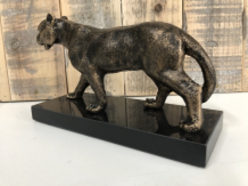 Skulptur Leopard, Eisen massiv, Bronzeoptik mit Marmorplatte