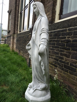 Large Marian garden statue, solid cast stone, beautifully detailed statue.