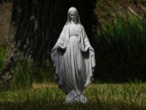 Statue Madonna - massiver Stein