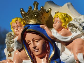 Wunderschöne Maria-Statue mit Engeln und Rückenplatte, vollfarbiger Polystone