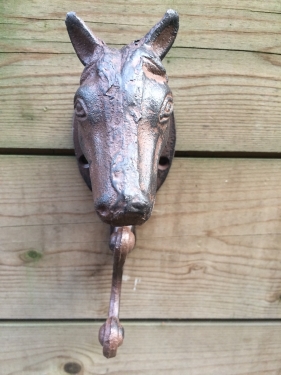 Horse head with coat hook, cast iron.NOG2!