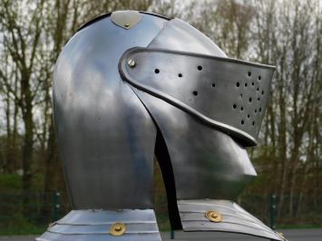 Knight's helmet - Metal - Polished and Oiled