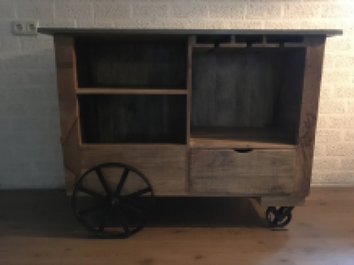 Driving bar, industrial look, with 2 large iron wheels