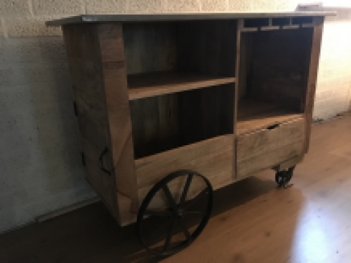 Driving bar, industrial look, with 2 large iron wheels