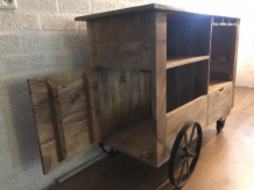 Driving bar, industrial look, with 2 large iron wheels