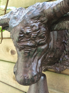 Large doorbell with bull's head, cast iron, very beautiful!!