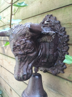 Large doorbell with bull's head, cast iron, very beautiful!!