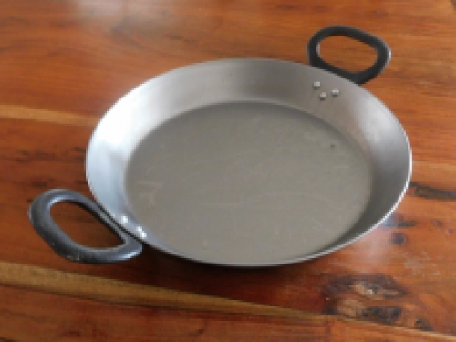 Iron serving pan, 24 cm / 28 cm - RÖSLE