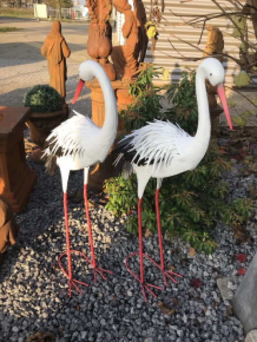 Schöner Satz von Gartenstatuen, Metallstörche in Farbe