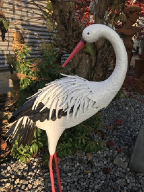 Leuke set tuinbeelden, metalen ooievaars in kleur