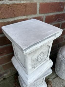 Pedestal Small - 25 cm - Square - Solid Stone