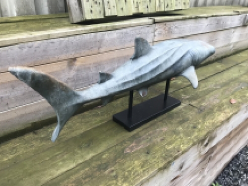 This shark is very special on its stand, beautiful to look at, very decorative!!