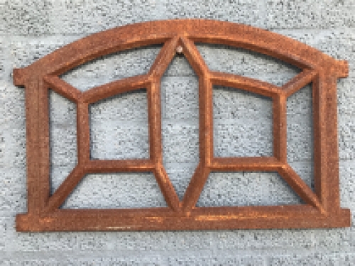 Cast iron stable window spider, small