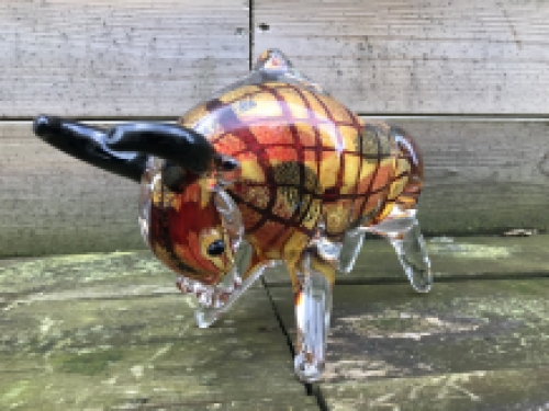 Beautiful statue of a bull made of full glass, beautiful in color!!