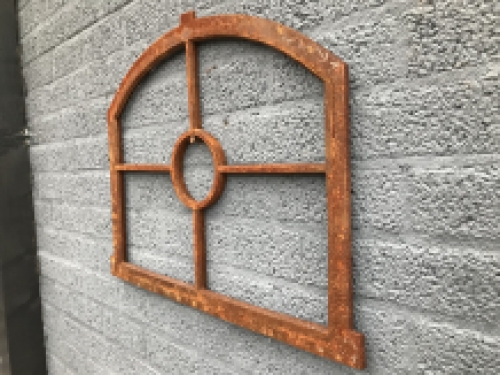 Cast iron stable window with round segment