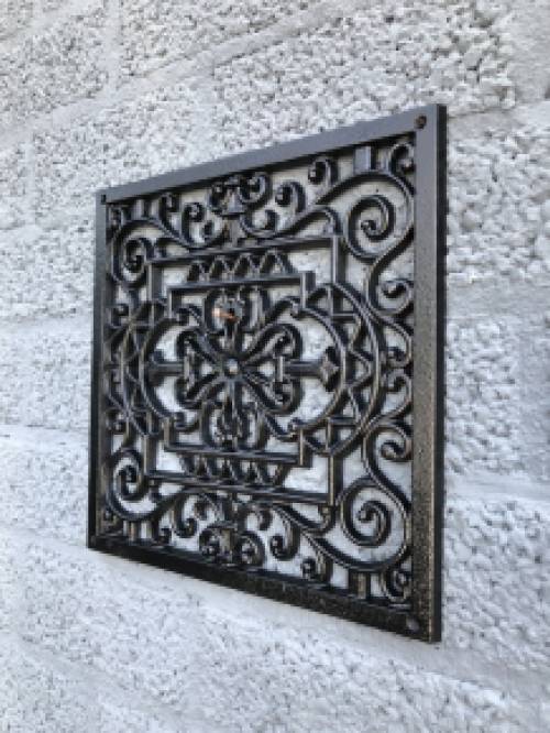 Grid square, Air, cast iron black