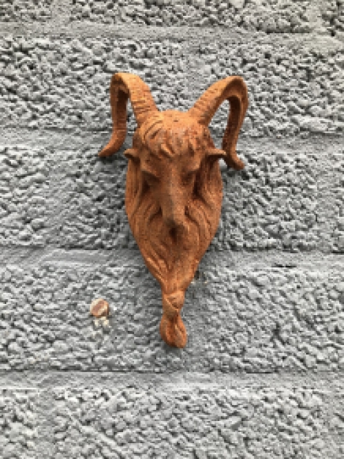 Wall ornament wall goat, nice decoration made of cast iron, rest